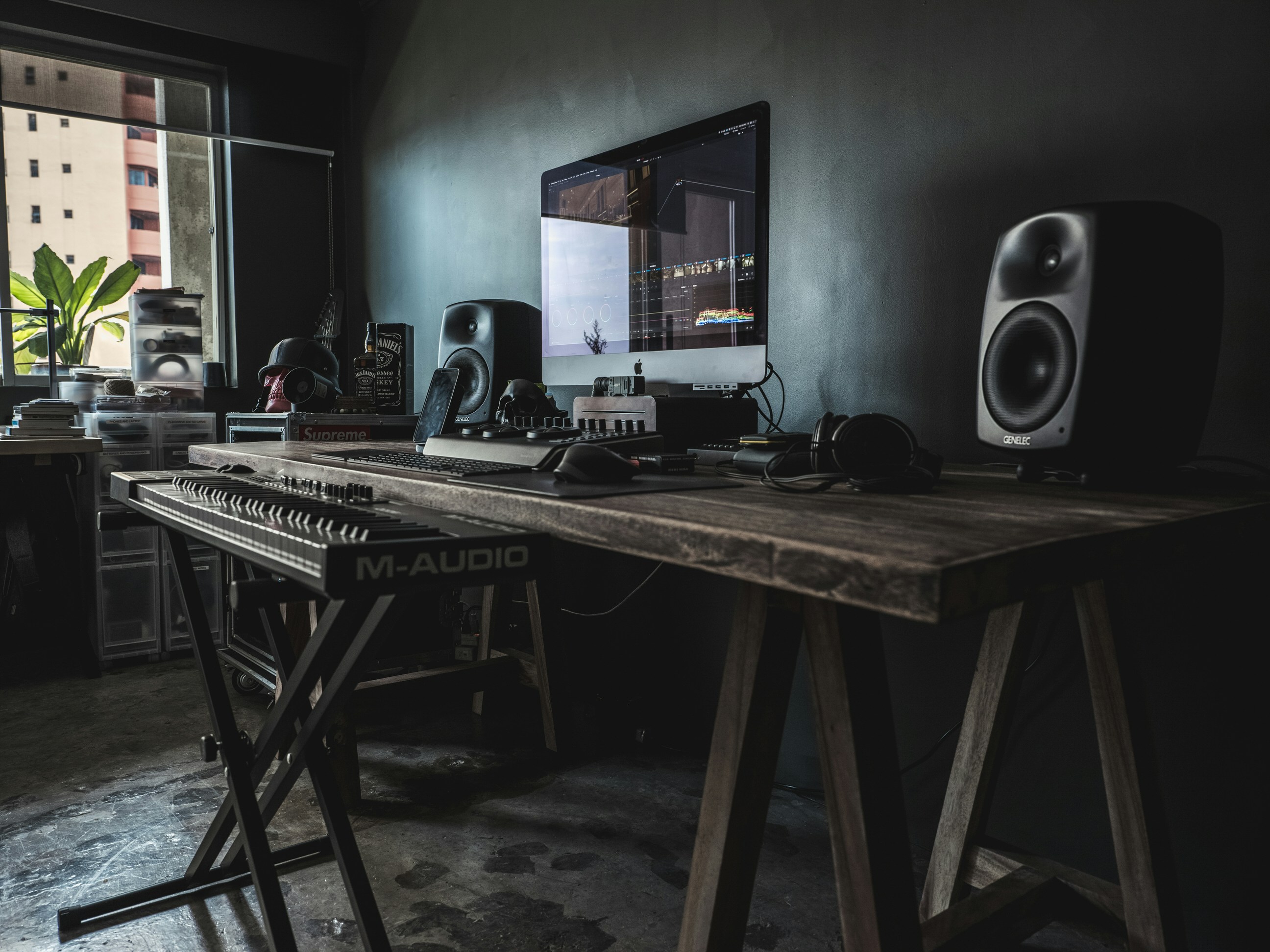 Wotkstation by Uniphonic brown wooden table